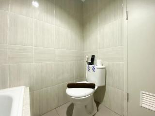Elegant and Restful 1BR at 35th Floor Vasanta Innopark Apartment By Travelio - Bekasi - 1
