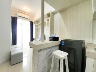 Elegant and Restful 1BR at 35th Floor Vasanta Innopark Apartment By Travelio - Bekasi - 4