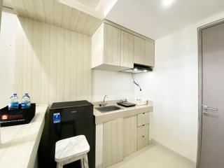 Elegant and Restful 1BR at 35th Floor Vasanta Innopark Apartment By Travelio - Bekasi - 5
