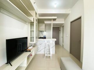 Elegant and Restful 1BR at 35th Floor Vasanta Innopark Apartment By Travelio - Bekasi - 6