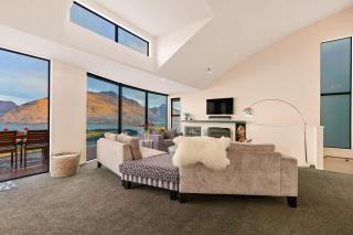 Edinburgh Heights - Queenstown - 4