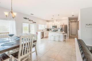 Blue Bungalow New Listing Canal Front Dock Pool - 3