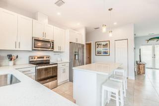 Blue Bungalow New Listing Canal Front Dock Pool - 1