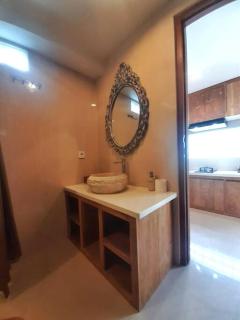 Studio coco non ac in ubud, pvt kitchen by iLys C - 2