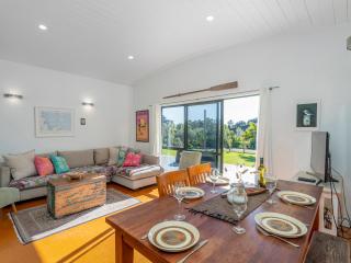 Wai Whare - Kūaotunu Holiday Home - 3