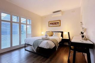 3-Bedroom Seaside House In Sandringham - Sandringham - 0