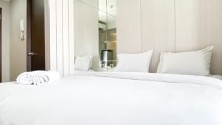 Simple and Cozy Living Studio Transpark Cibubur Apartment By Travelio - 9