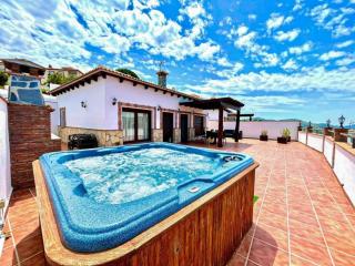 Comfortable House in Canillas de Albaida with Shared Pool - 0