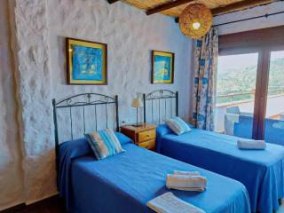 Elegant Villa with Jacuzzi in Canillas de Albaida - 2