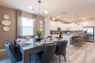 Last Minute Disney Getaway! Private Pool, Hot Tub & Games Room. Book Now! #17218 - Kissimmee - 4
