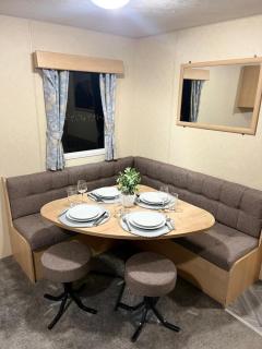 Lovely caravan located in an amazing holiday park - Clacton-on-Sea - 8