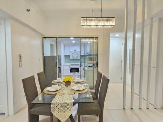 The Infinity Towers in BGC - Spectacular 2BR near Hight Street - Manila - 2