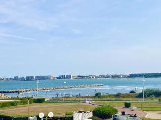 PORT CAMARGUE - APPARTEMENT 4 PERSONNES VUE SUR MER - 2 TERRASSES - PARKING - 3