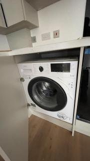 Exquisite Riverside Living in a Stunning Flat - 2