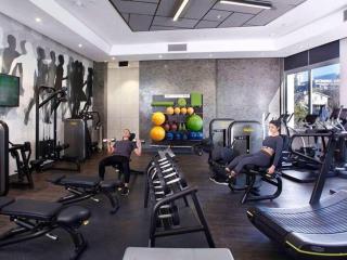 SandtonCity-Apartment-Sleeps4-Pool-Parking - Johannesburg - 3