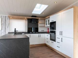 Pinewoods Saltmarsh Lodge sleeps 7 – no.1 - Wells next the Sea - 5