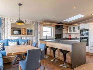 Pinewoods Saltmarsh Lodge sleeps 7 – no.2 - Wells next the Sea - 8