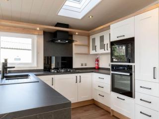 Pinewoods Saltmarsh Lodge sleeps 7 – no.2 - Wells next the Sea - 4