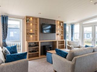 Pinewoods Saltmarsh Lodge sleeps 7 – no.2 - Wells next the Sea - 3
