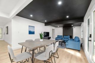 Incredible Modern 4 Bedroom - 5
