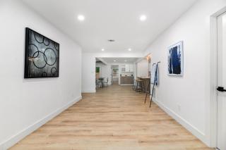 Incredible Modern 4 Bedroom - 2