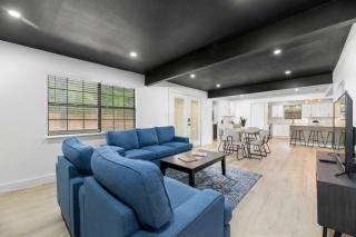 Incredible Modern 4 Bedroom - 4
