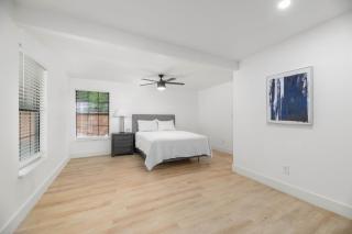 Incredible Modern 4 Bedroom - Dallas - 1
