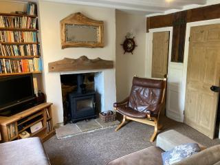 Holmedale Cottage with outdoor terrace in the heart of Robin Hoods Bay - Robin Hood's Bay - 0