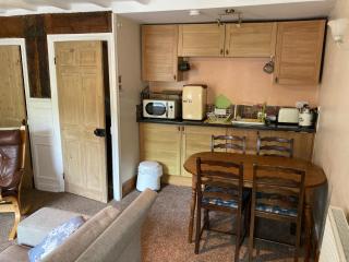 Holmedale Cottage with outdoor terrace in the heart of Robin Hoods Bay - Robin Hood's Bay - 8