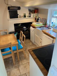Holmedale Cottage with outdoor terrace in the heart of Robin Hoods Bay - Robin Hood's Bay - 1