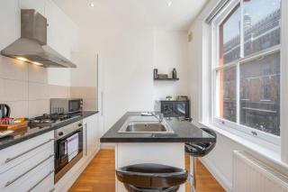 Dionysus' Den - Fitzrovia By Frankie Says - Londra - 5