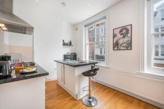 Dionysus' Den - Fitzrovia By Frankie Says - Londra - 3