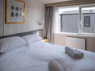 Pinewoods Lakeside Luxe no.2 - dog friendly - Wells next the Sea - 8