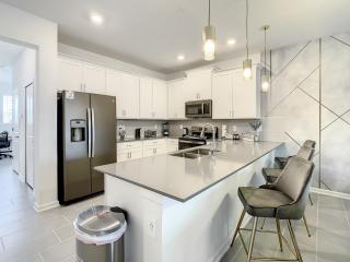 Last Minute Disney Getaway! Private Pool, Hot Tub & Games Room. Book Now! #98295 - Kissimmee - 1