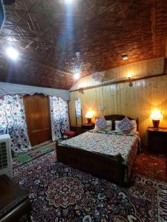Merry Dawn houseboat - Srinagar - 3