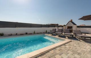 4 Bedroom Cozy Home In Poljica Brig - - 2
