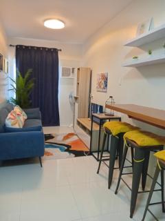 Chic Condo Retreat at Camella Manor - 1