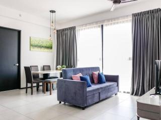 Comfort 3 Bedroom Urban Suite by Uptrend Home Management - Jelutong - 2