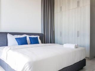 Comfort 3 Bedroom Urban Suite by Uptrend Home Management - Jelutong - 1