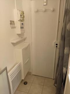 Studette équipée près Tour Eiffel -Ecole Militaire - Paris - 6