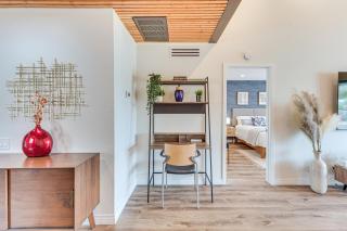 Resort-Style Pools Vibrant Condo in Palm Springs - Palm Springs - 4