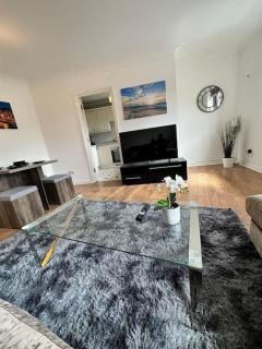 Stylish Waterfront Apartment - 0