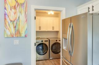 Private Hot Tub Show Low Home 3 Mi to Lake - 3