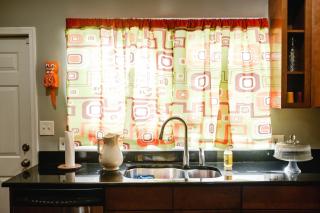 Retro-inspired Content House In Patterson Park - Baltimore - 1