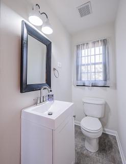 Airy & Spacious Modern Farmhouse - Reisterstown - 3