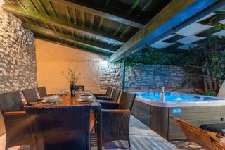 Stone Holiday house Zara with jacuzzi - Sukošan - 2