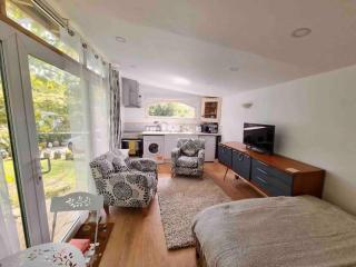 Beautiful Studio Cabin - Portslade - 6