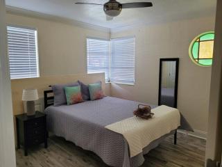 236E Beautiful Bungalow that sleeps 6 - Clearwater Beach - 9