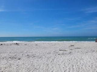 236E Beautiful Bungalow that sleeps 6 - Clearwater Beach - 8