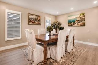 240 Massive 6 bedroom with Pool - Wellington - 2
